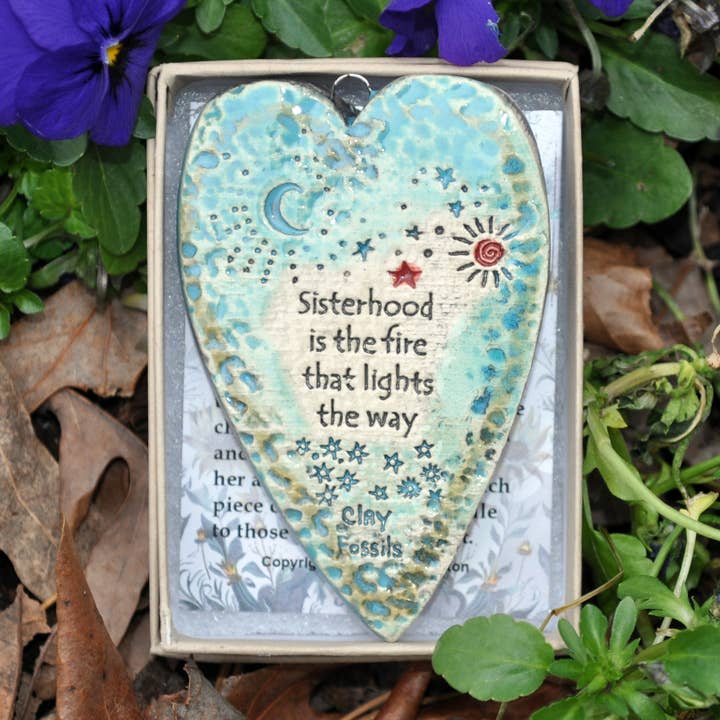 Sororité feu, poterie artisanale, autonomisation des femmes pour la vente par Clay Fossils