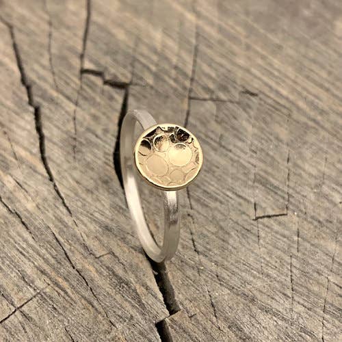'Dome up' Sterling silver och 9 ct guld bar ring för wholesale av Bottlebee