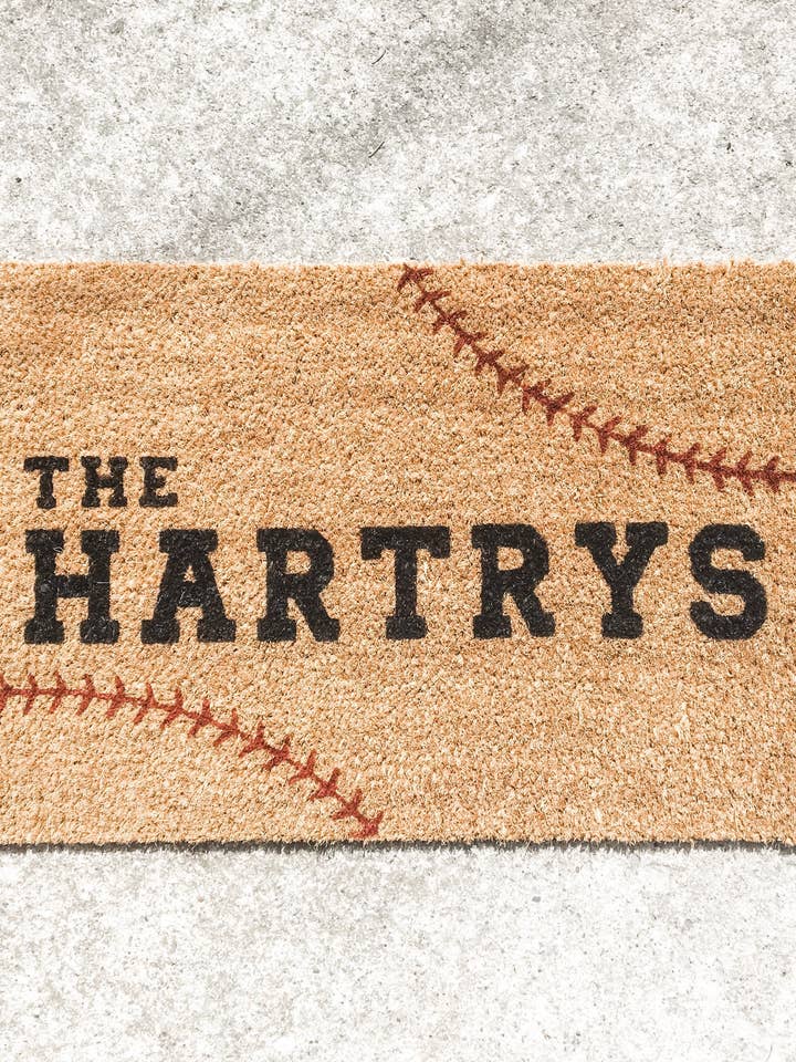 Nom personnalisé {couture de baseball} | paillasson pour la vente par Wooden Arrow Designs