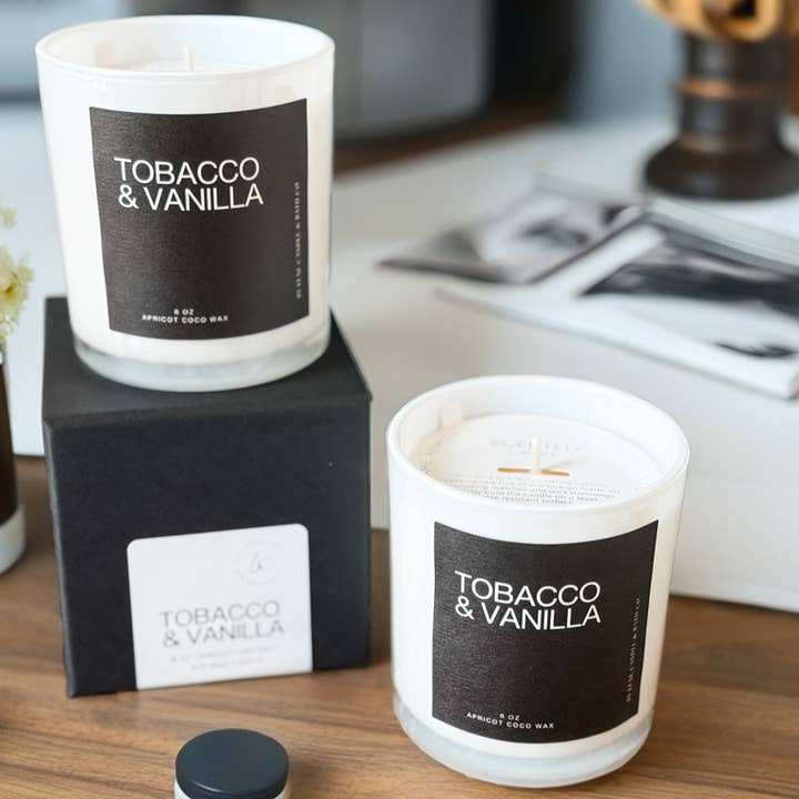 Vela de Autor Tabaco y Vainilla - 8 oz. para venta al por mayor de Luxe Candle & Bath Co.