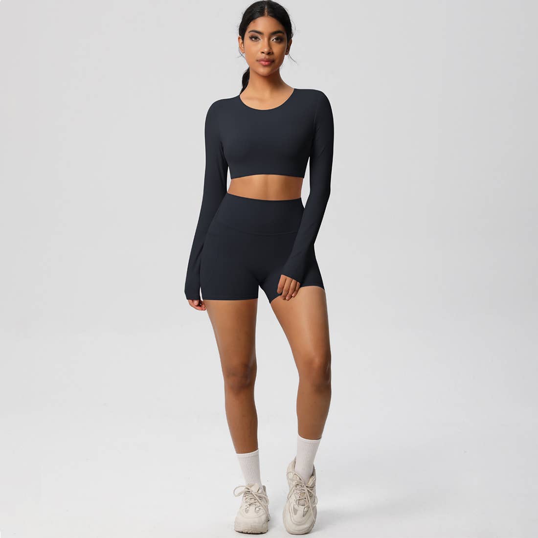 Sodalemon – Engroshandel Activewear-sæt – til kvinder – Kvinder Højtaljet Yogasæt: Langærmet Top + Shorts med Lommer4