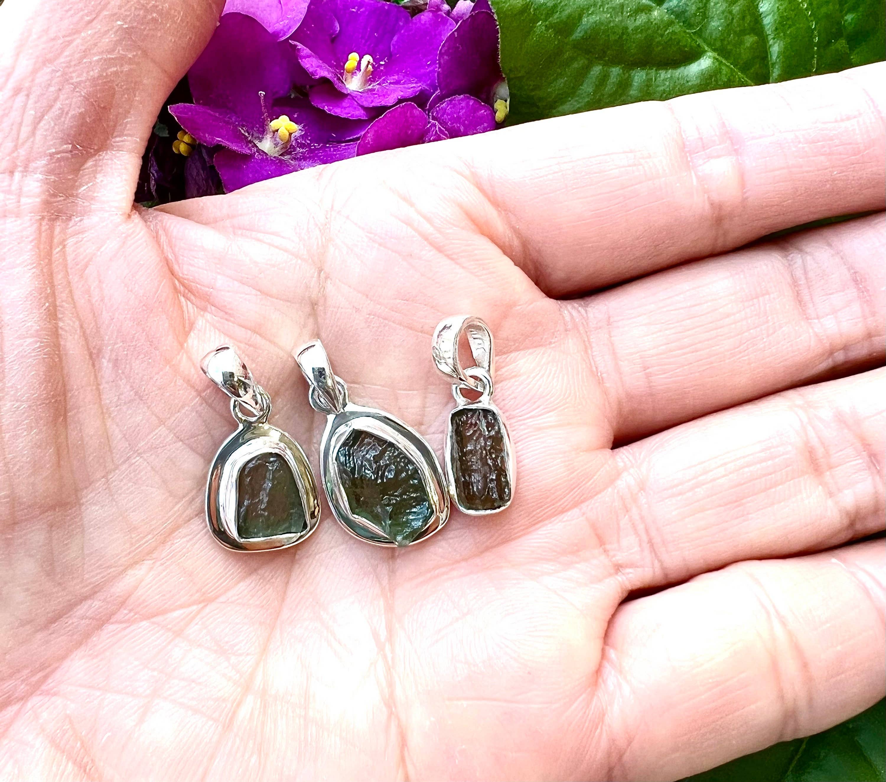 KayleeNYC - Vendita all'ingrosso Ciondolo/pendente - Lotto ingrosso 3 pz ciondoli Moldavite naturale in argento sterling 9258