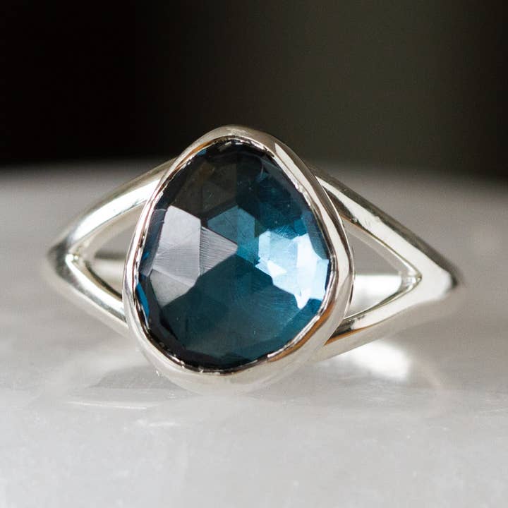 Londen Blauwe Topaas Cleo Ring in Sterling Zilver #5 voor wholesale door Corey Egan