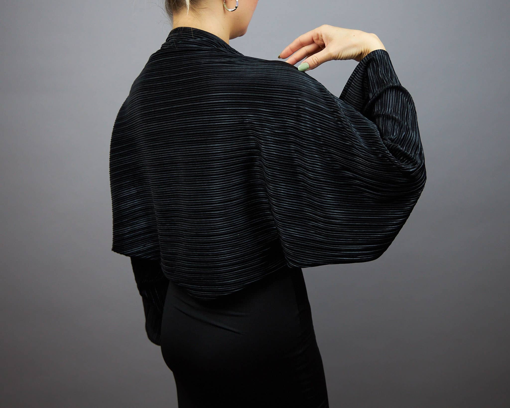 BridalSpain - Wholesale Capelet - Dames - Zwarte of Grijze Stretch Capelet Omslag Shrug Bolero Jas1