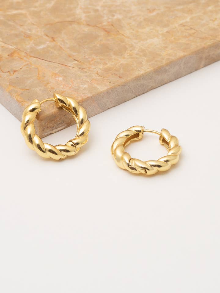 Grandi Orecchini a Cerchio Adana con catena in corda per la vendita all'ingrosso da parte di Janna Conner