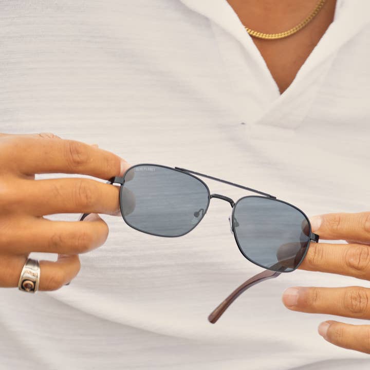 Blue Planet Eco-Eyewear - Wholesale Sunglasses – Unisex - BP10371 - Rye - Onyx / Walnut Wood / Smoke Polarized 4