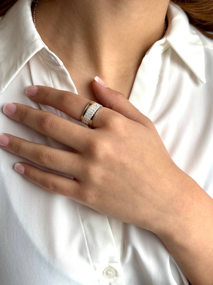 Brede Pavé Band Ring in Massief 925 Sterling Zilver & 10k Goud voor wholesale door QURI