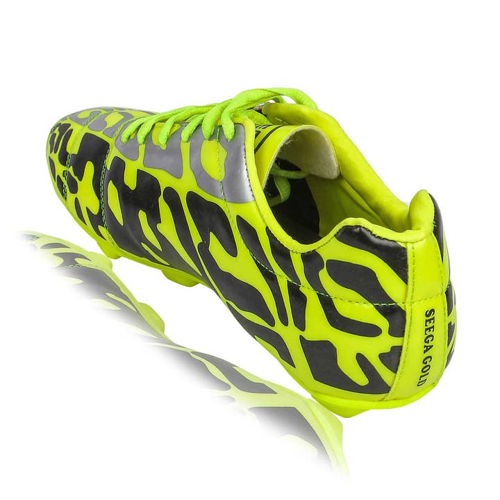 Chaussure de football Skypack CR 07 pour la vente par SKYPACK WORLD