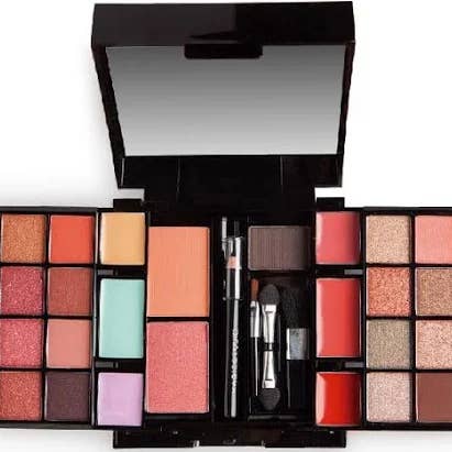 PALETTE COSMETICI MAGIC STUDIO ABSOLUTE 50571 per la vendita all'ingrosso da parte di Kcosmetique