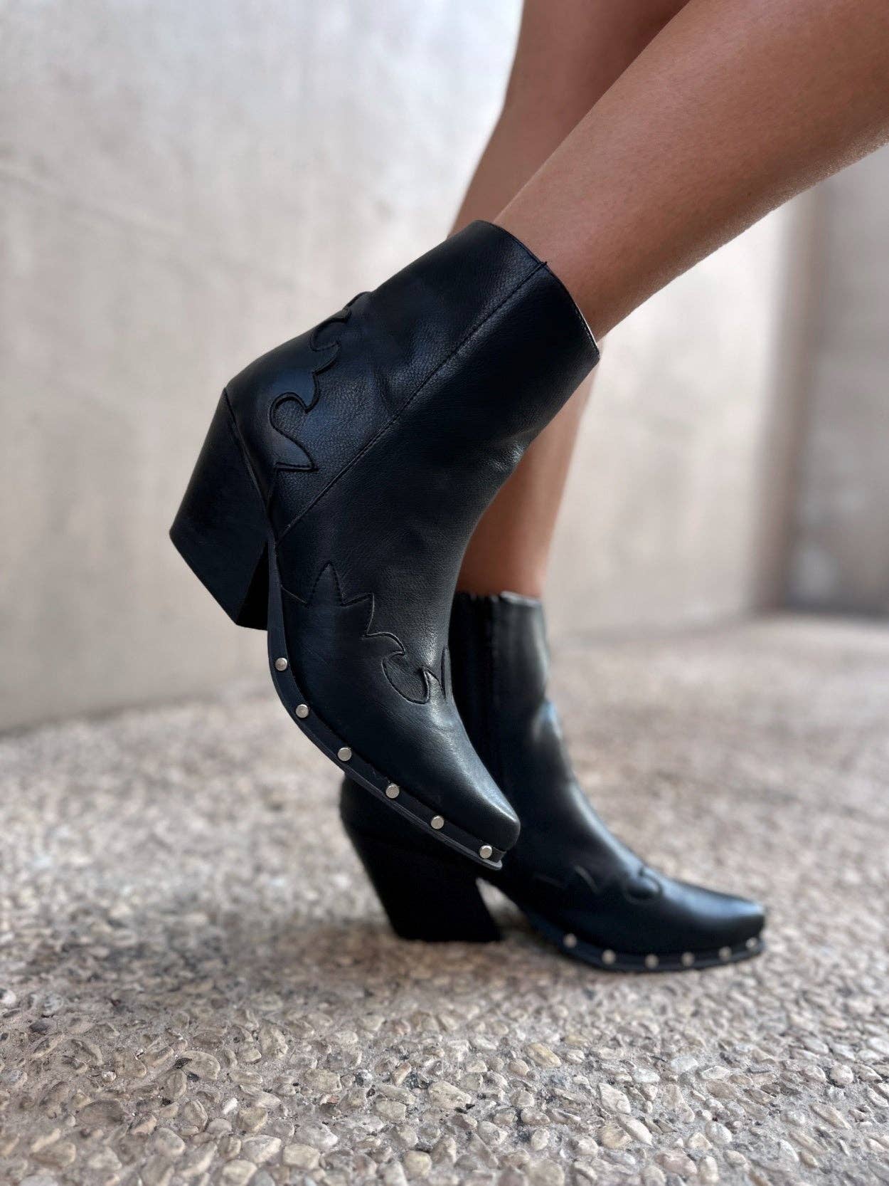 UNIQUE Bottes courtes à clous en vente sur Faire