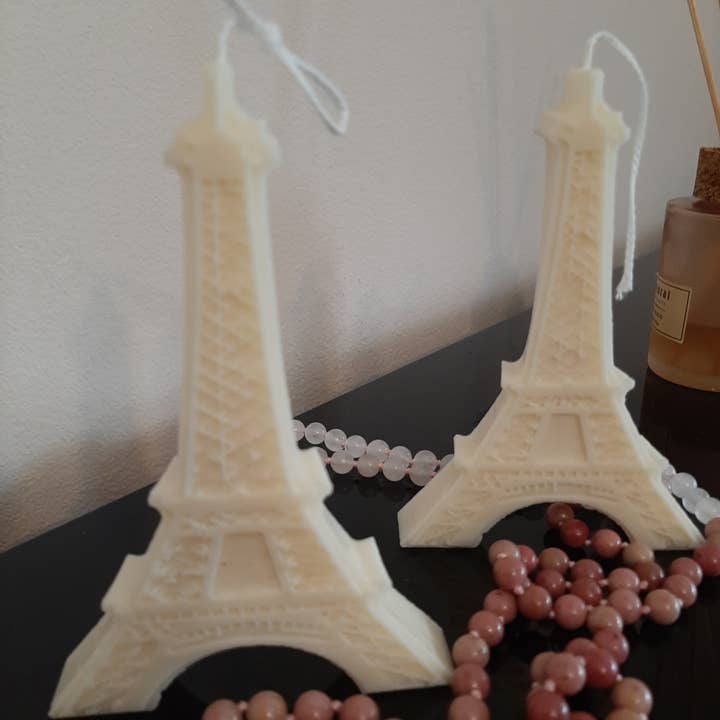 Nadia Vicente – Großhandel Geschenkkerze – Eiffelturm-Kerze aus Sojawachs mit floraler Duftnote4