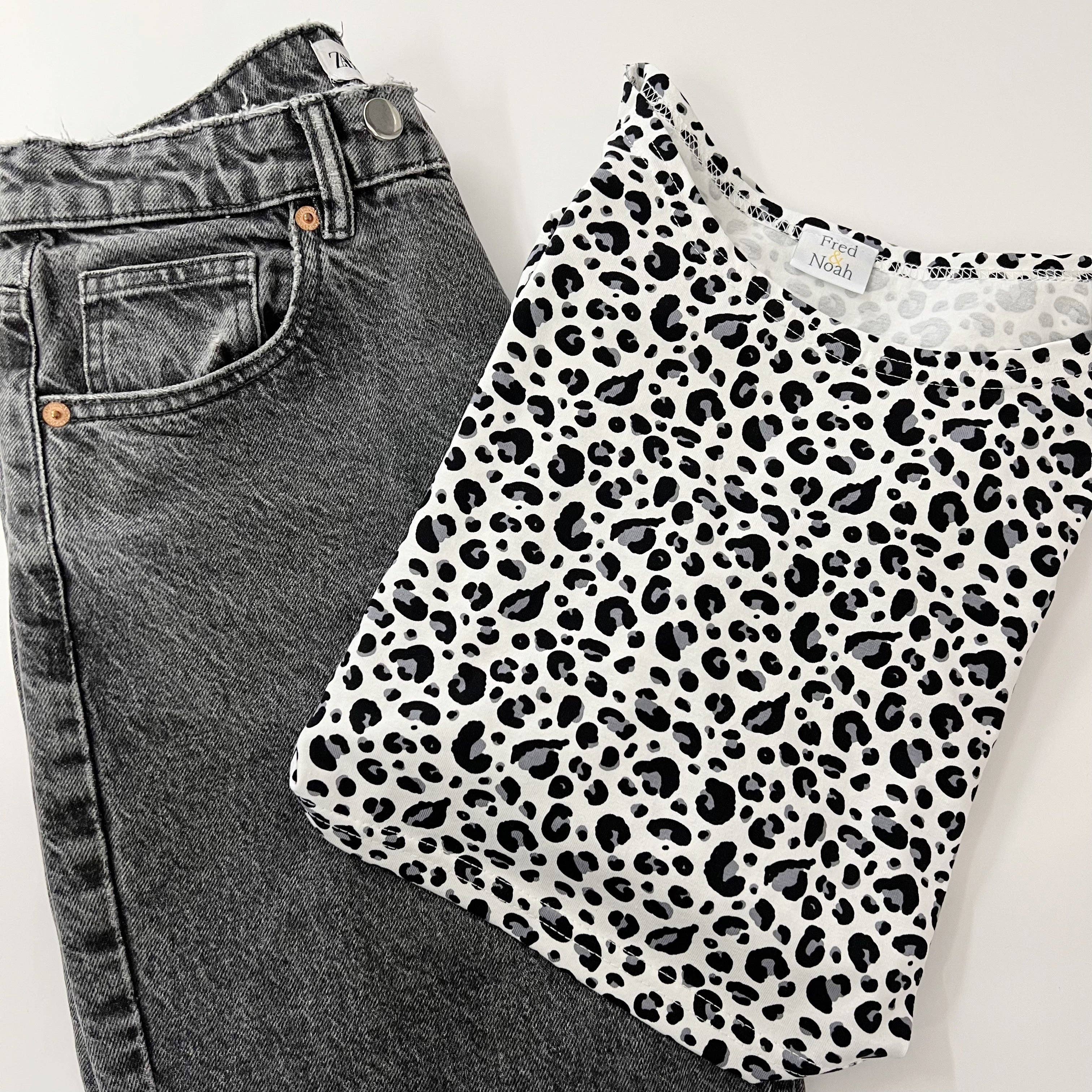 Fred & Noah – wholesale Nursing top – Maternity – Monochrome Leopard print Breastfeeding Top2