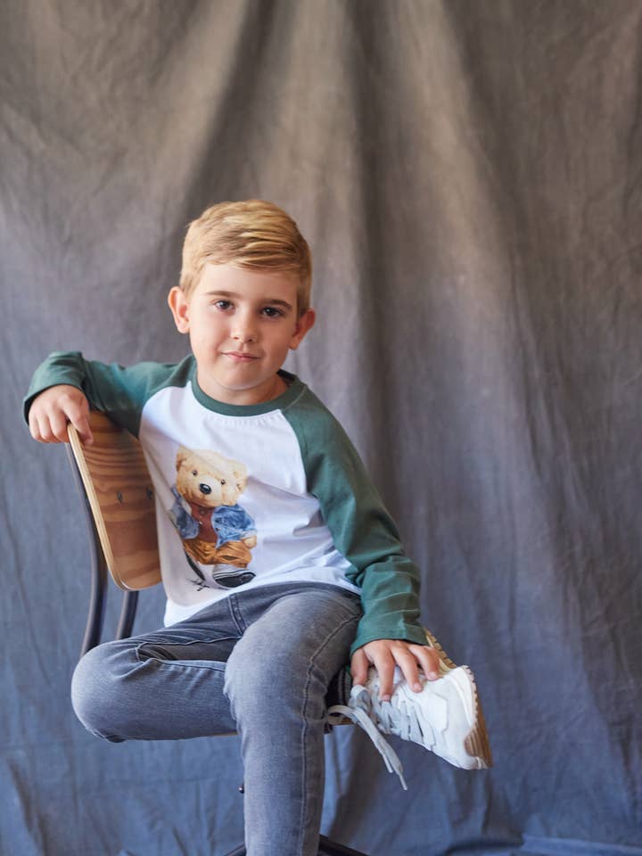 Wit honkbalshirt met beertje voor wholesale door Newness Kids