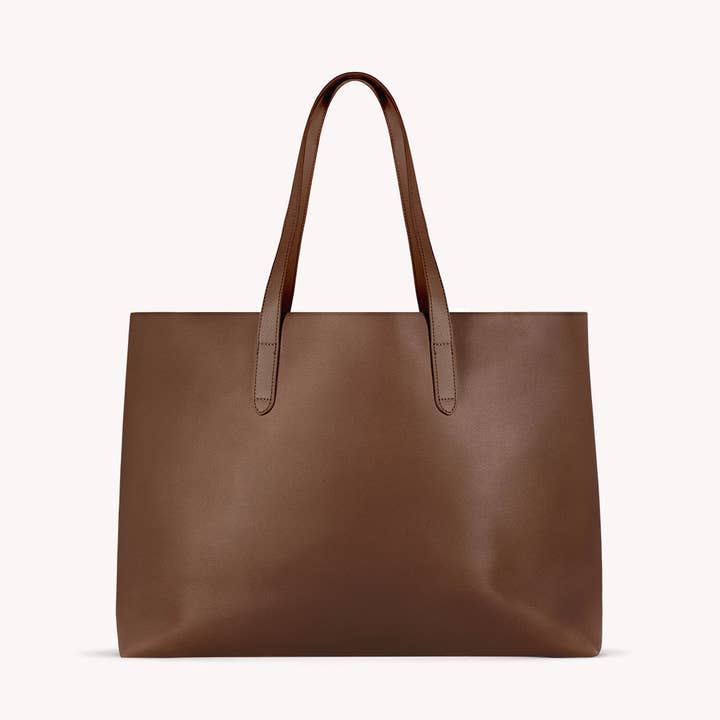 Sac fourre-tout en cuir végétalien - Chocolat pour la vente par Gry Mattr by Joe Mimran