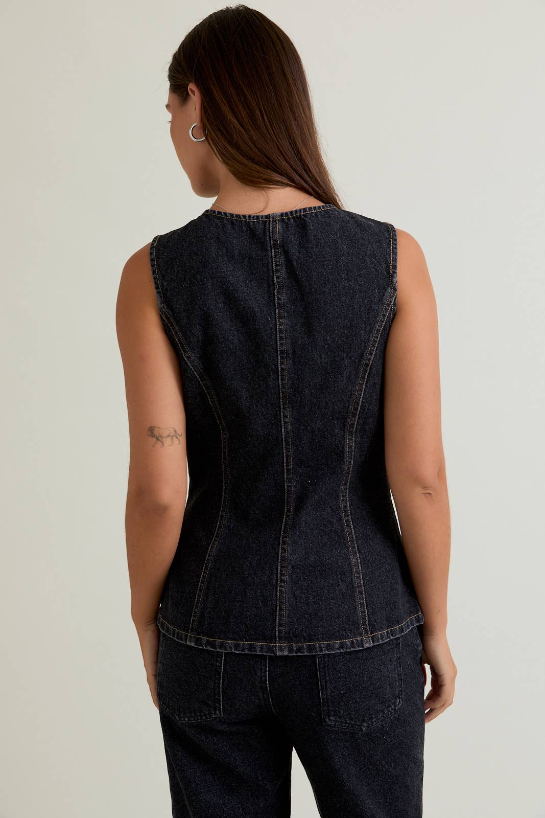 WASHED BLACK BUTTON FRONT SLEEVELESS DENIM TOP for wholesale on Faire1
