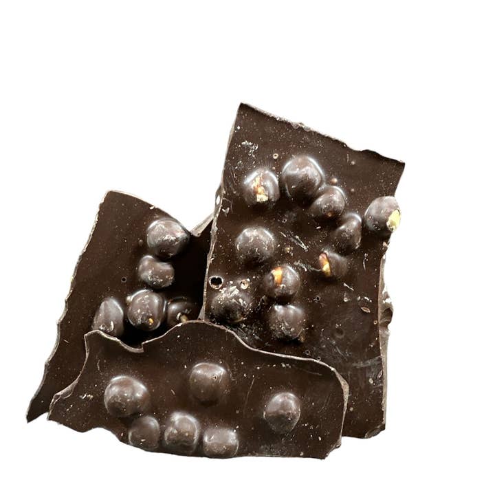 Tüte Zartbitter Haselnuss Bruch á 100g für den Großhandel von Daja Chocolate