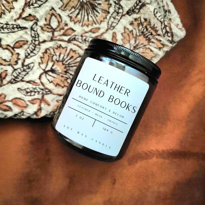 Læder+Musk ~ 7 oz. Amber Glass Soy Candle for engroshandel hos Home Comfort and Decor LLC