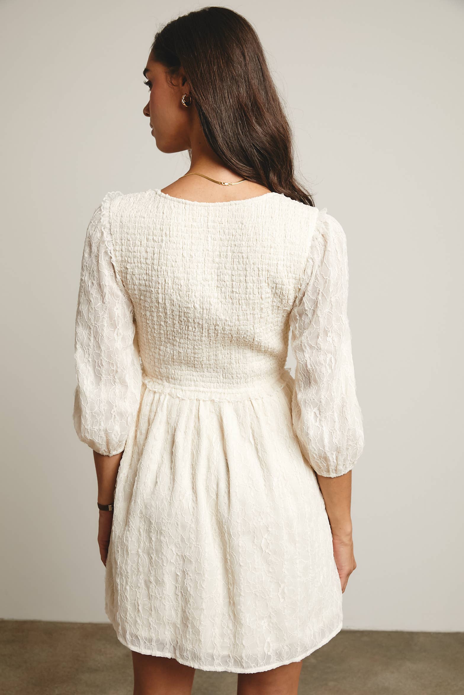 Forte – Vestido - Mulher por atacado – Vestido Mini com Mangas Bufantes em Renda Texturizada FD000213