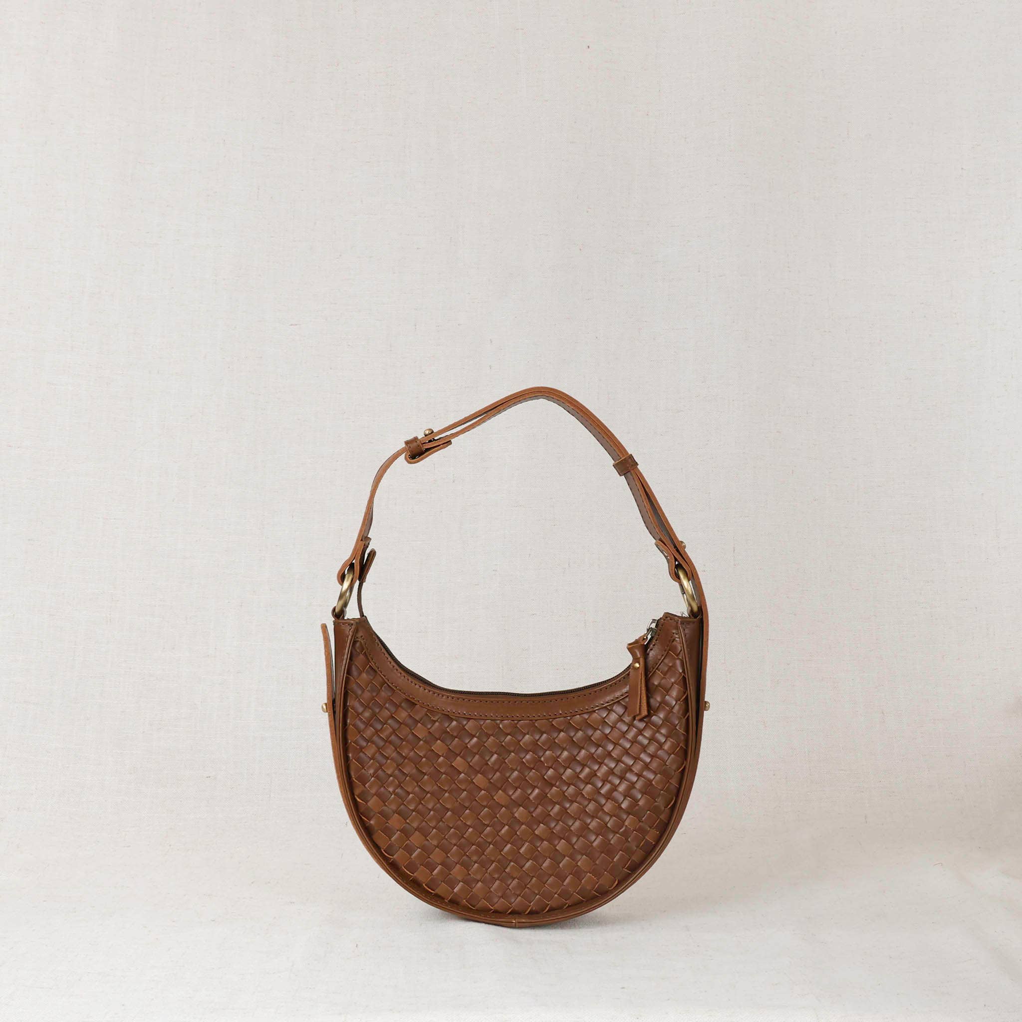 Elevate - Wholesale Crossbody Bag - Women's - Woven Priya Crossbody | 3-in-1 Leather Crossbody1
