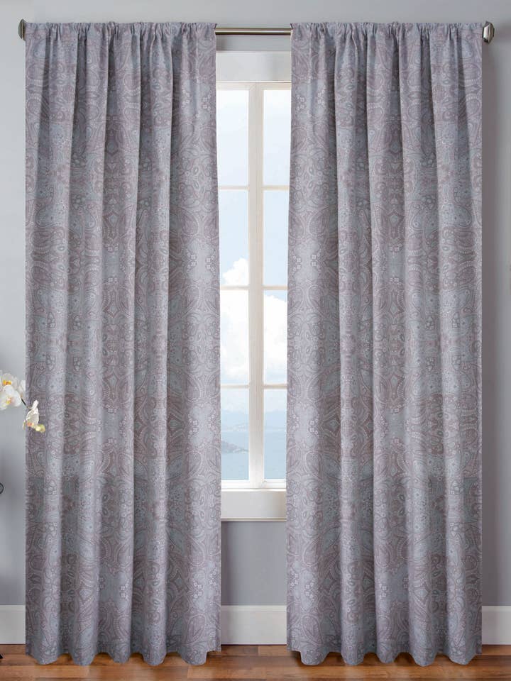 Rideaux de fenêtre à motif floral en cachemire, ensemble de 2 panneaux pour la vente par Duck River