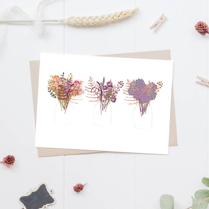 Tørrede blomster i krukker med hortensiaer for engroshandel hos Angela Savage Illustration