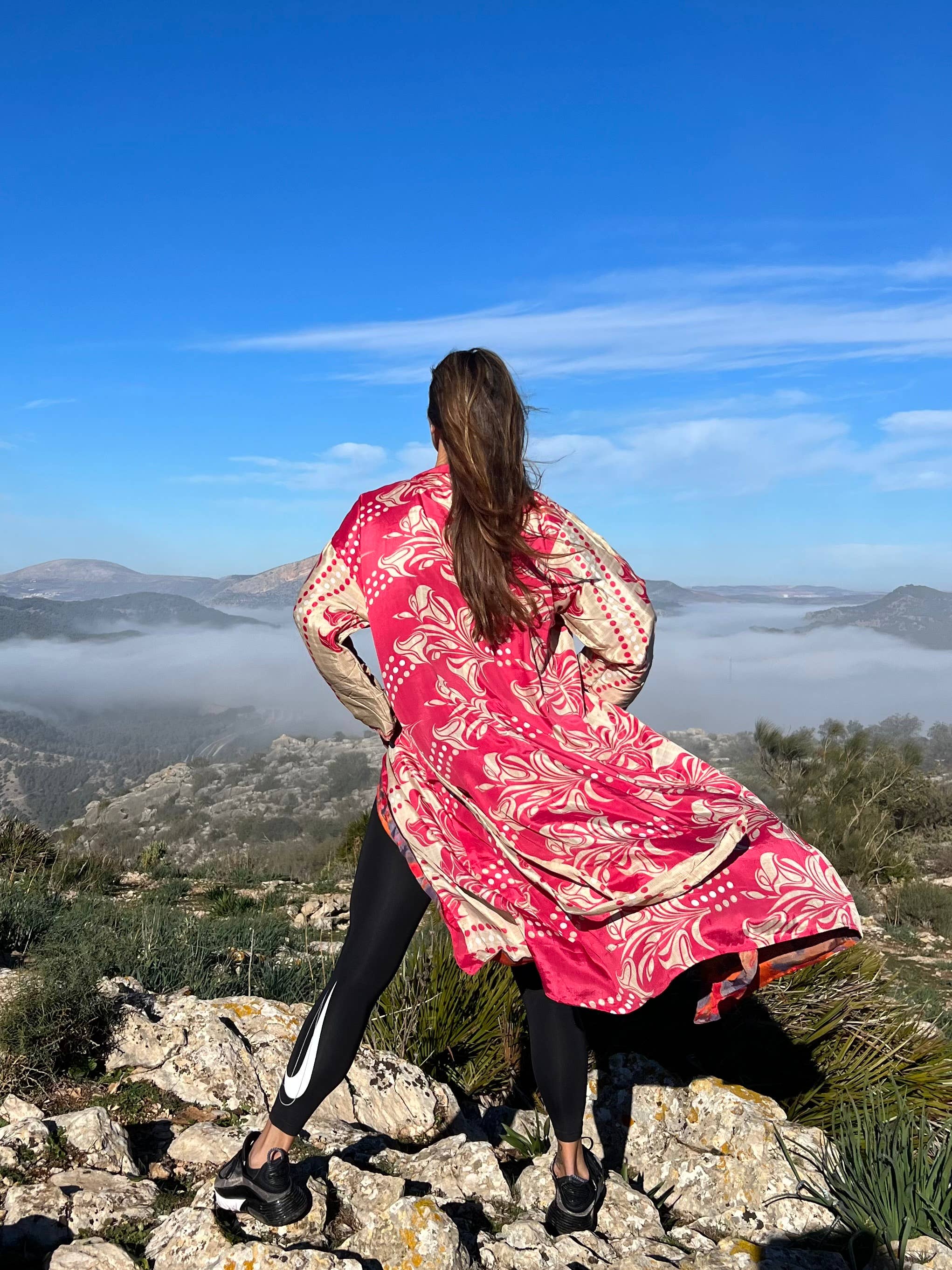 Kinomy – Engroshandel Kimono - Dame – Kinomy XL vendbare lange kimonos i silke til kvinder, pakke med 107