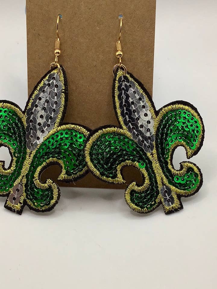 Boucles d'oreilles à sequins en forme de fleur de lis pour la vente par S and E Hobbies and Collectables