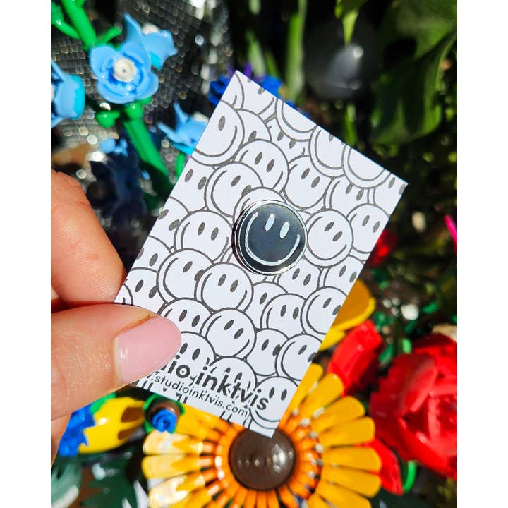 Pin Smiley Black for wholesale by Studio Inktvis