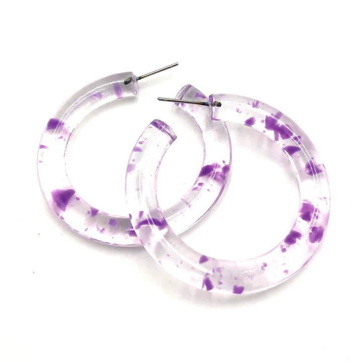 Orecchini a Cerchio con coriandoli viola e trasparenti - 1,75" per la vendita all'ingrosso da parte di Leetie Lovendale