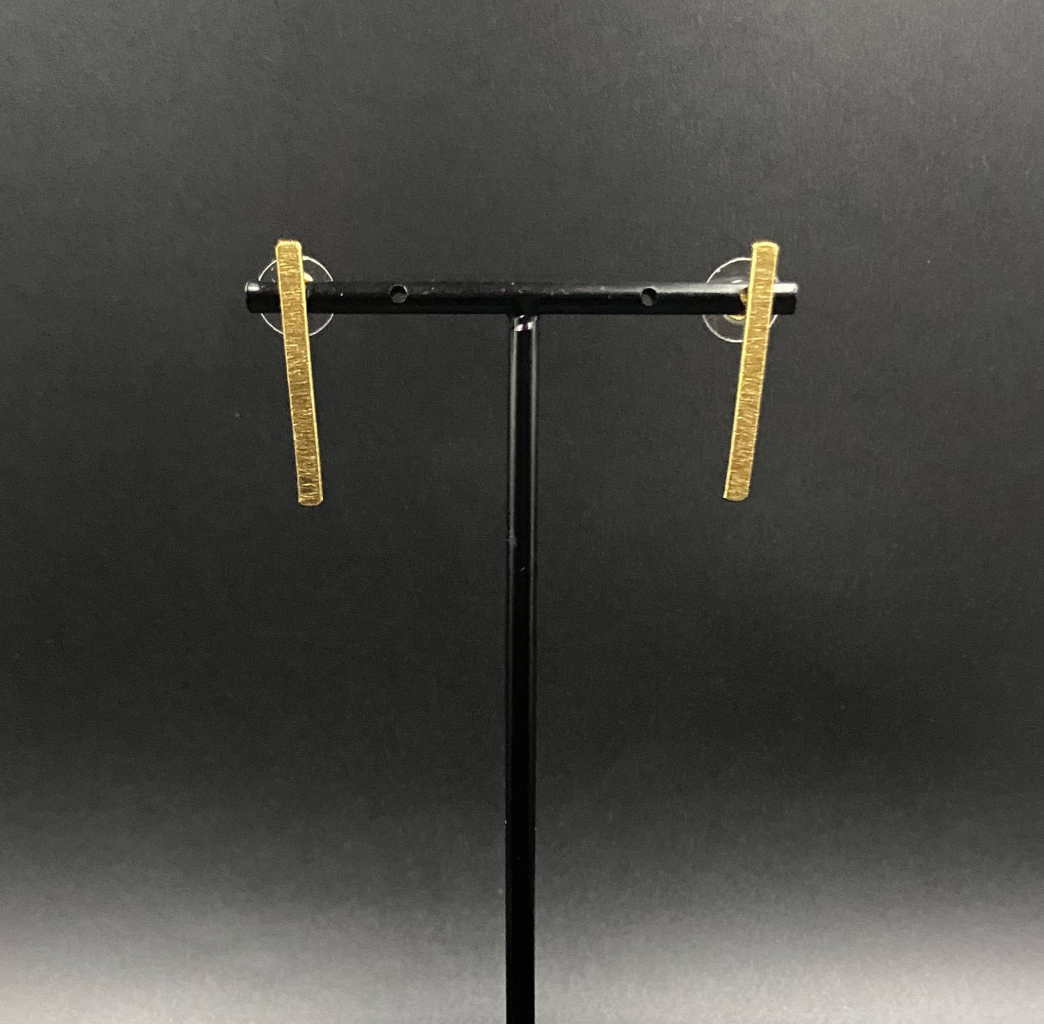 LA MAR – wholesale Hängande örhängen – MODIGLIANI örhängen pläterade i guld - Design med karaktär9