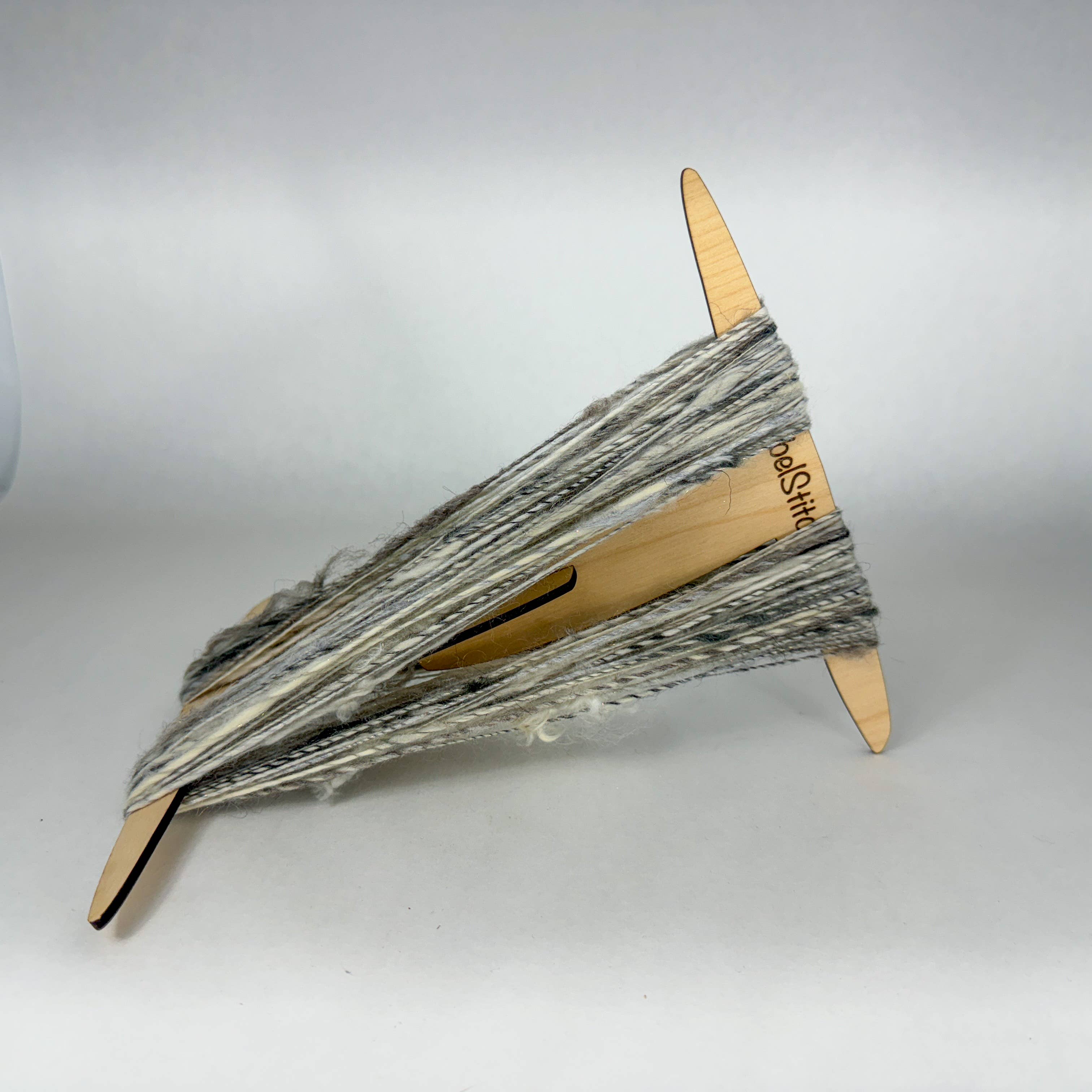 Art by Erica H & Rebel Stitchers - Vente Outil de bricolage - Niddy Noddy Noddy en bois fait main, 1 mètre, facile à démonter4