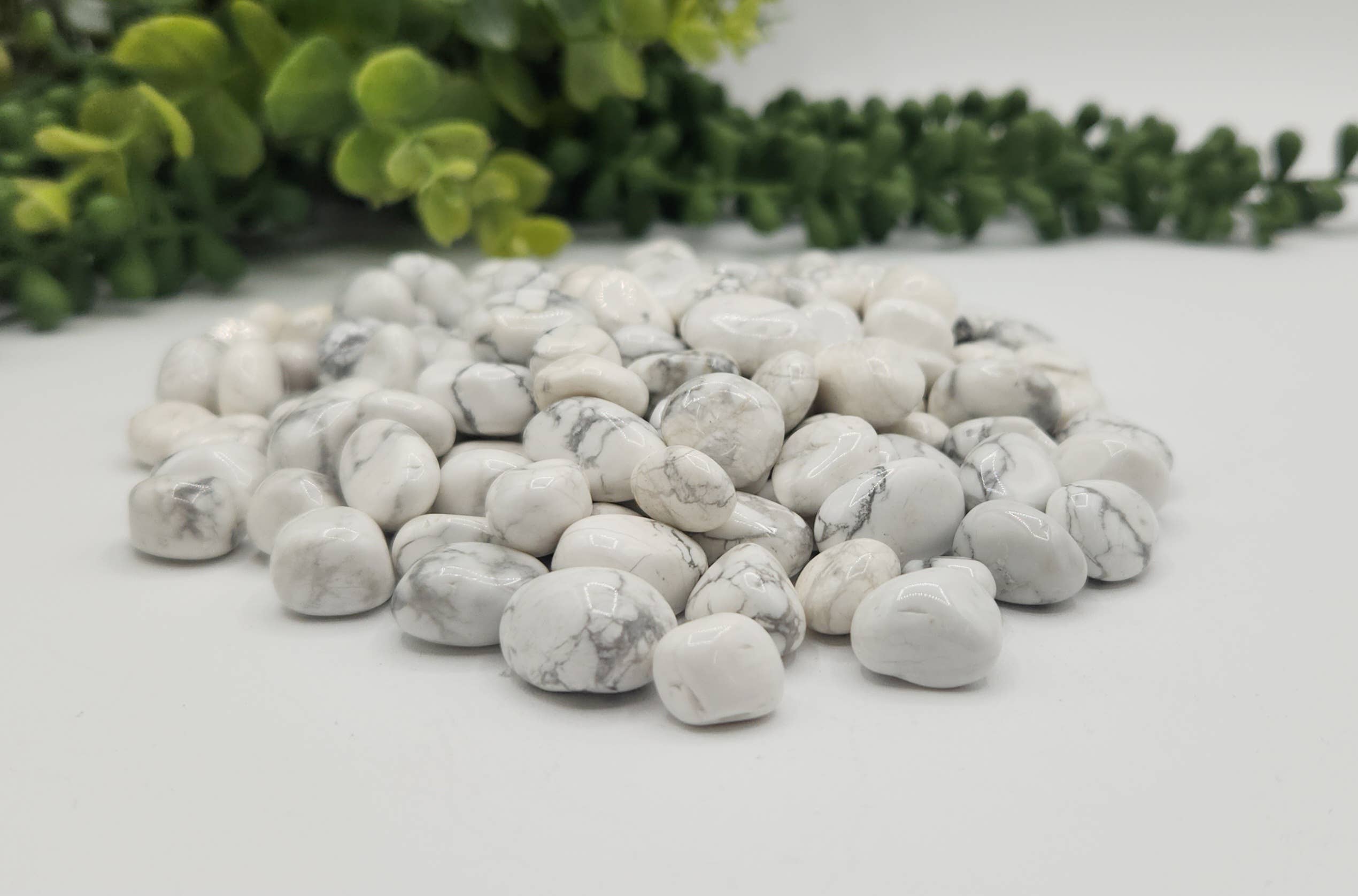 Meraki Gemstones – Pedra/cristal espiritual por atacado – Pedras Roladas de Howlite Branca 10-20mm (0,5kg/1,1lbs)