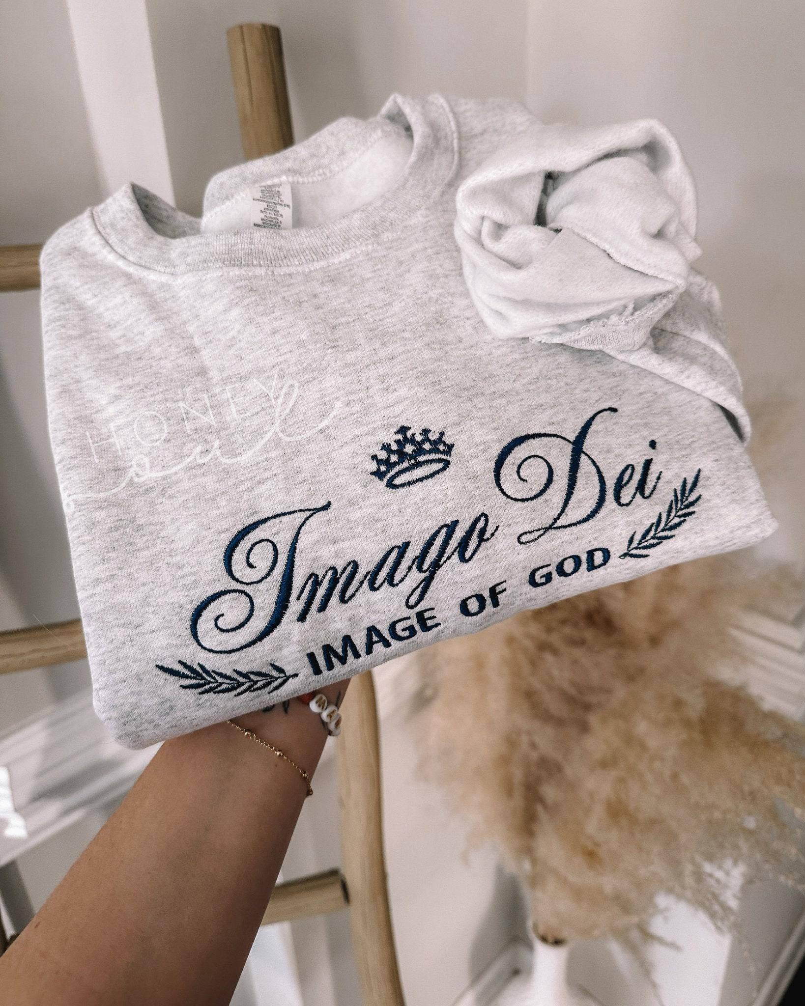 Honey Soul LLC - Vendita all'ingrosso Felpa - Donna - Felpa ricamata Imago Dei