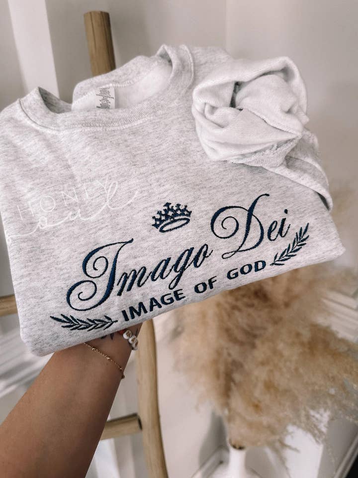 Sudadera bordada Imago Dei para venta al por mayor de Honey Soul LLC