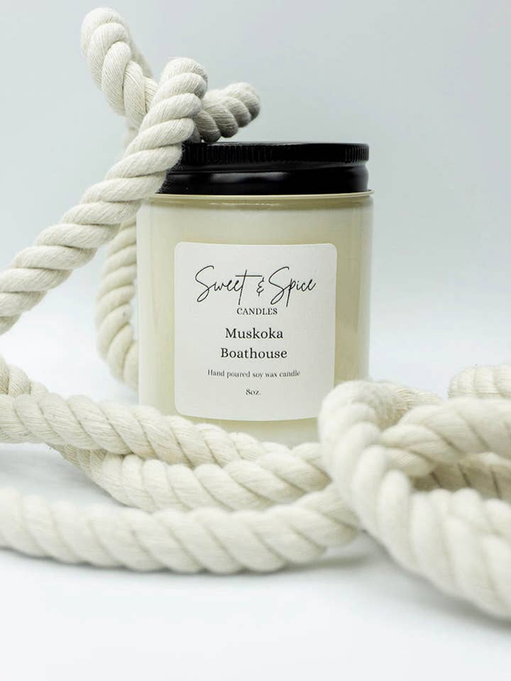 Bougie en cire de soja Muskoka Boathouse pour la vente par Sweet & Spice Candles
