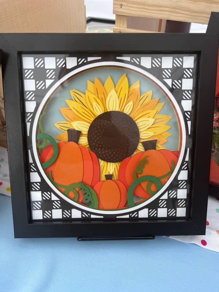 Pumpor och solrosor 3D papperskonst i en skugglåda för wholesale av Olivia Reagan Designs