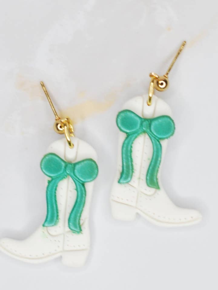 Orecchini a forma di stivale con fiocco verde per la vendita all'ingrosso da parte di SATAZI