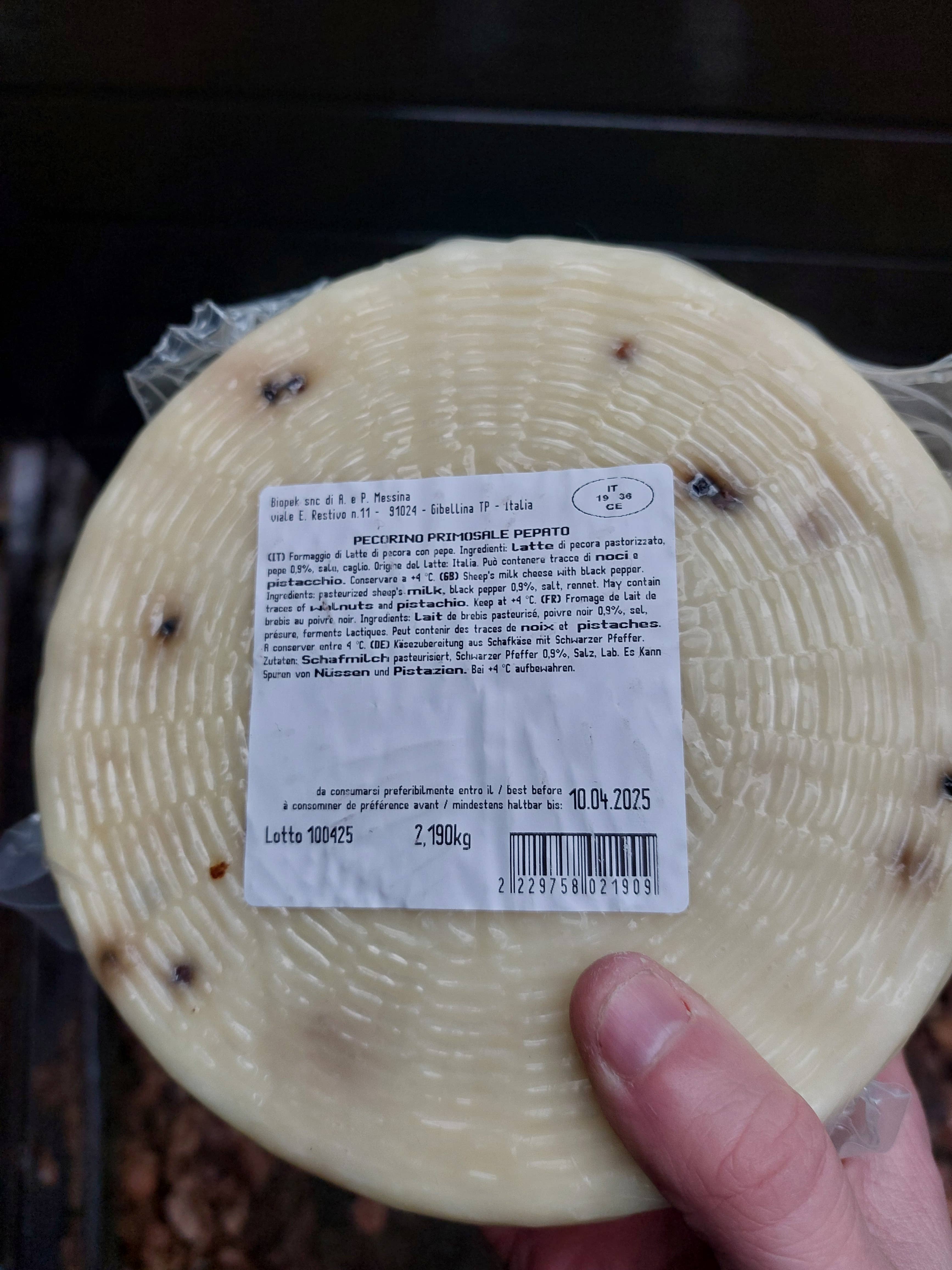 padoan - the real tastes of italy - Wholesale Cheese - Pecorino from Sicily primo sale with black pepper 250 gr1