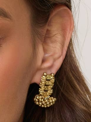 Boucles d'oreilles Janak pour la vente par House of Tuhina, US