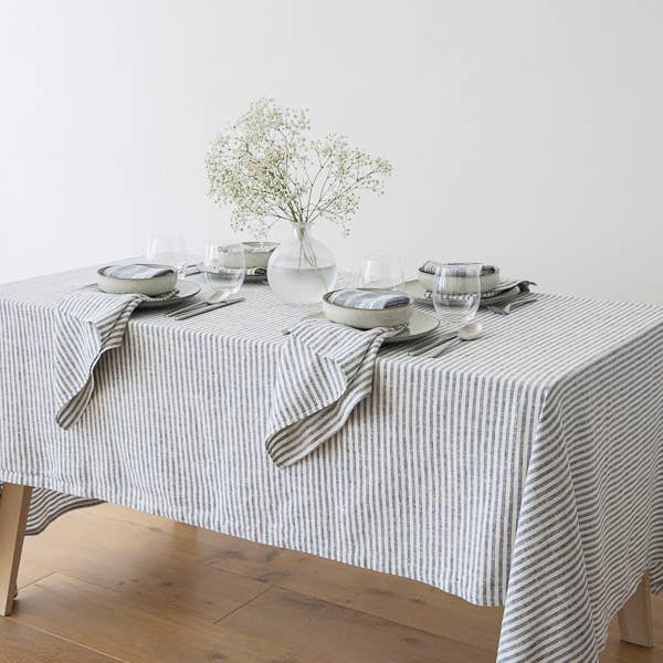 LinenMe - Wholesale Tablecloth - Linen Tablecloth Indigo Brittany3