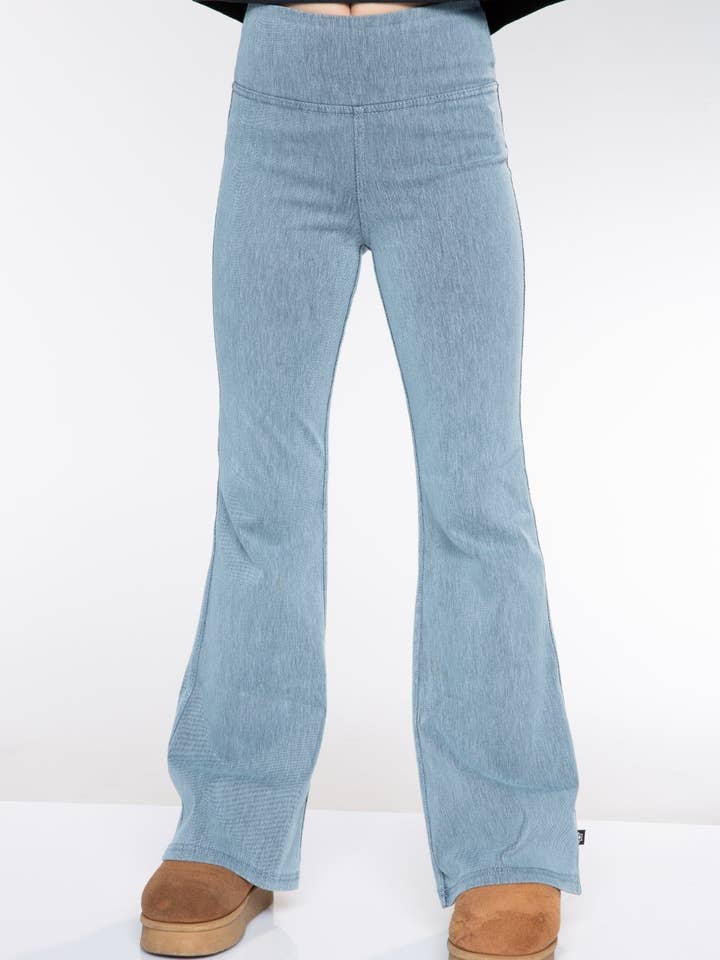 Jegging évasé en denim extensible et doux pour la vente par PixieLane
