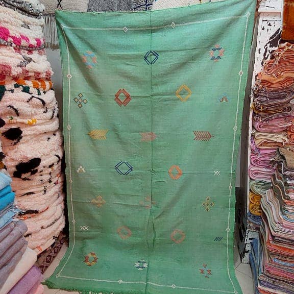 Maroccarpets Poufs and pillows wholesale +31648976894 - Wholesale Vloerkleed - Nieuw HANDGEMAAKTE MAROKKAANSE Cactus zijden tapijt8