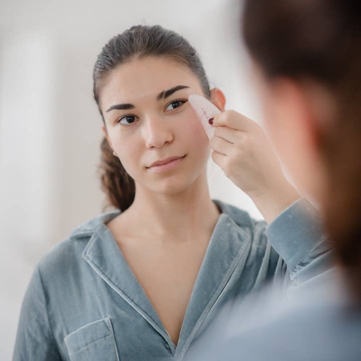 Soin de Soi - Wholesale Gua Sha Tool - Rose quartz facial gua sha3