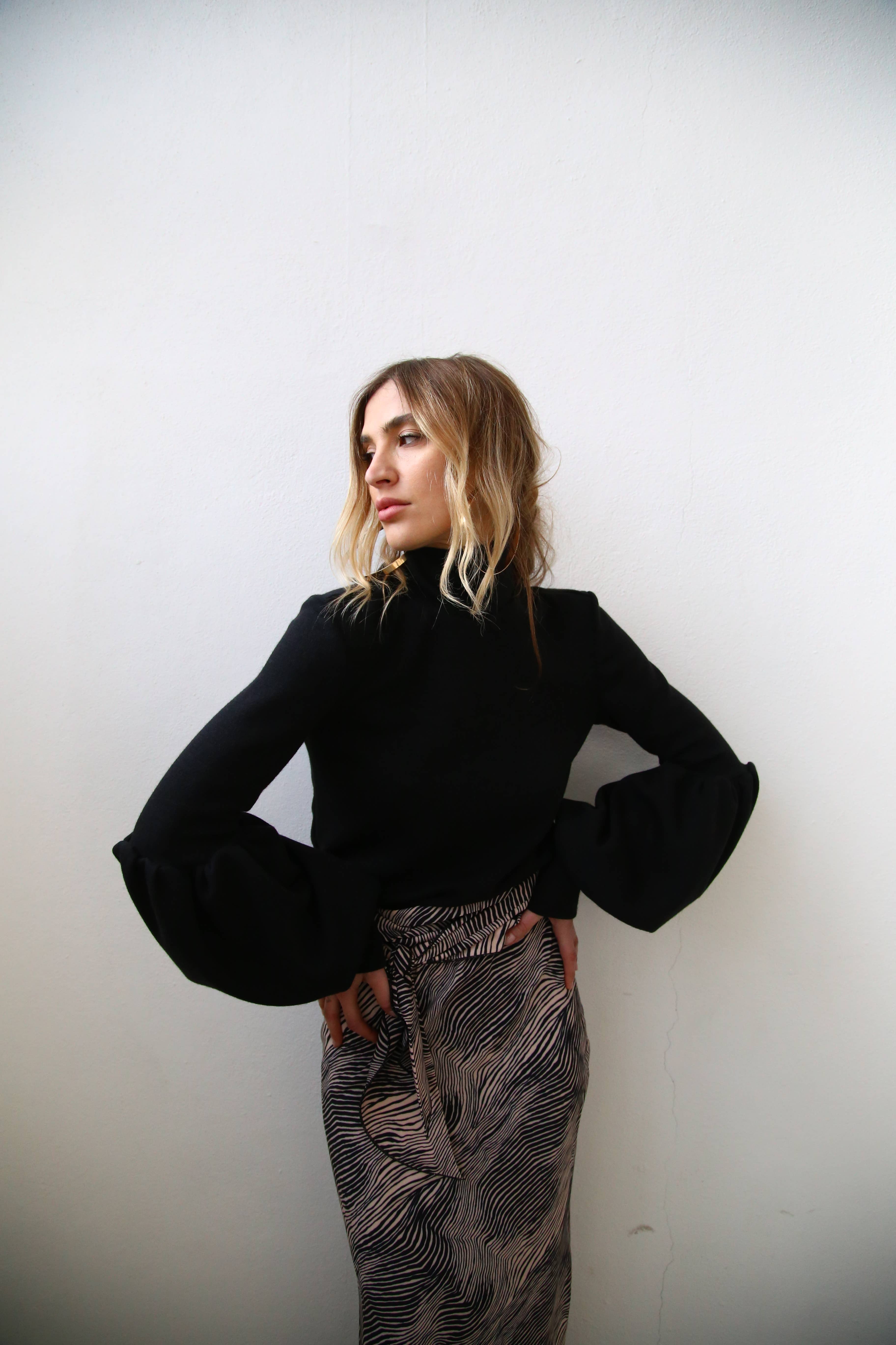 NEGRO CARACAS TURTLENECK SLEEVE BALLON BLACK for wholesale on Faire5