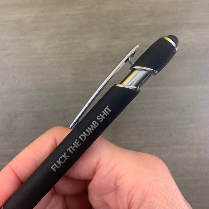 The Carbon Crusader – Großhandel Stift – SCHEISS AUF DIE DUMME SCHEISSE (Stift mit Smartphone-Stift)2