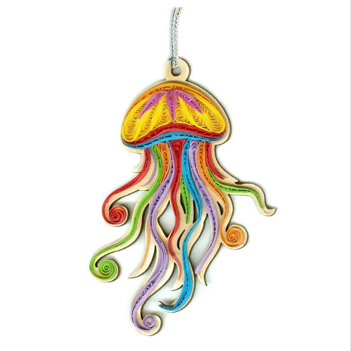 Ornement méduse en quilling pour la vente par Poppin Cards and Gifts