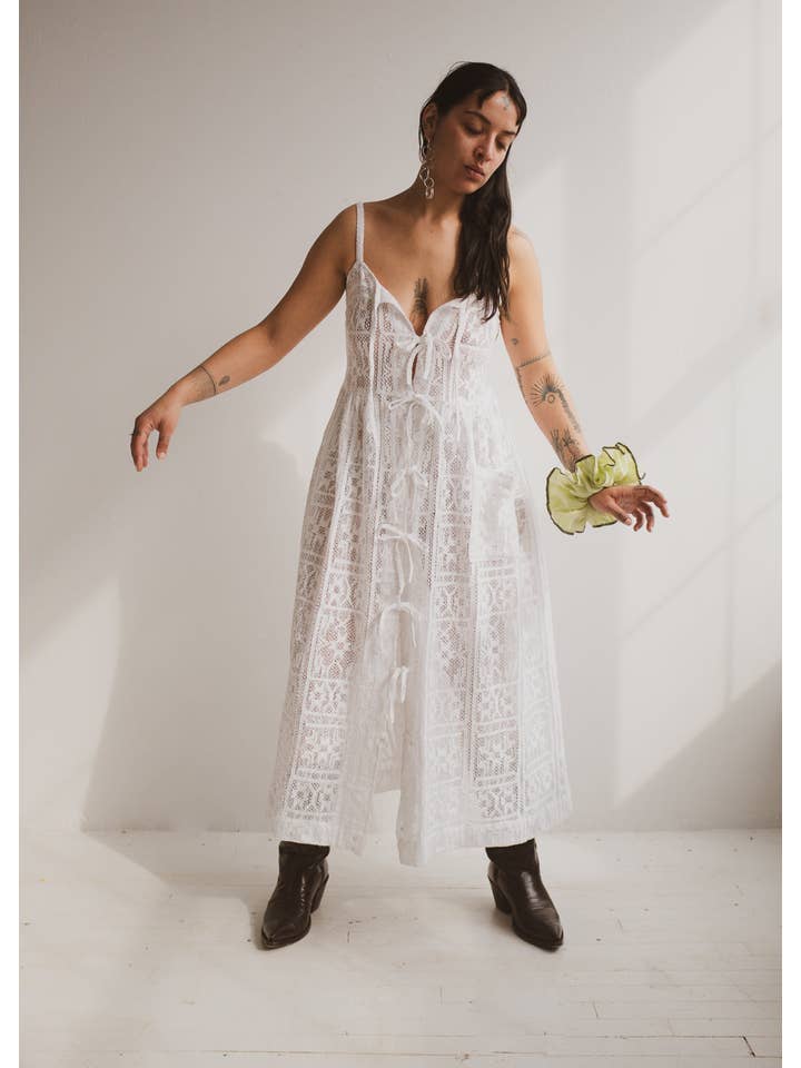 Ajaie Alaie – Großhandel Kleid – Damen – Cottage-Kleid aus Spitze mit Krawatten | Weiß