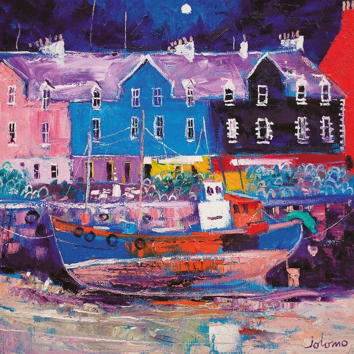 Barca da pesca sulla spiaggia con cartolina Jolomo Tobermory per la vendita all'ingrosso da parte di Island Blue Publishing