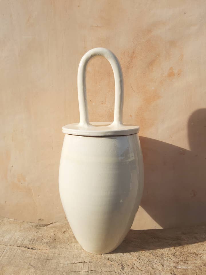 White terracotta jar. for wholesale by Cerámica Roca Caus