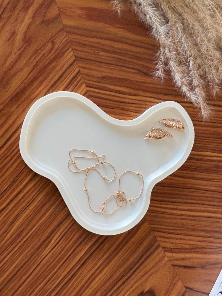 Perlehvidt smykkefad for engroshandel hos Meora Home